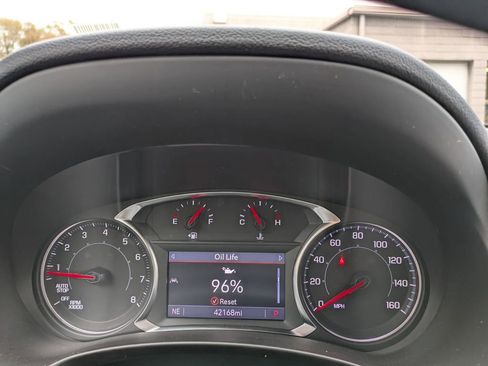 Used 2024 GMC Terrain SLT image 15