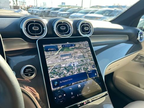 Used 2025 Mercedes-Benz GLC 300 4MATIC image 32