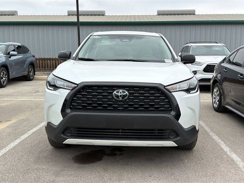 Used 2024 Toyota Corolla Cross L image 2