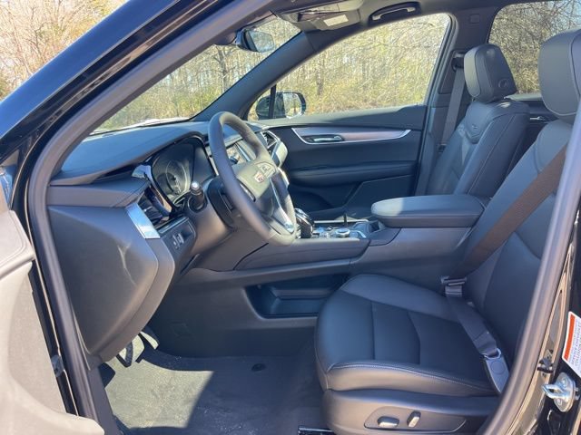 New 2025 Cadillac XT6 Luxury FWD image 17