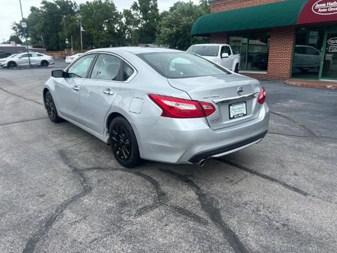 Used 2016 Nissan Altima 2.5 S w/ Power Driver Seat Package FWD image 3