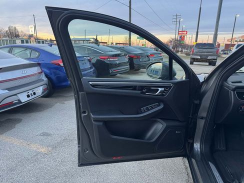 Used 2016 Porsche Macan S image 14