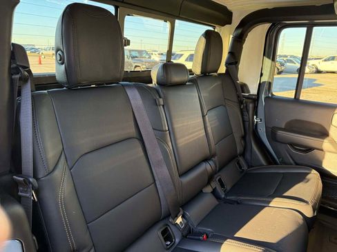 New 2025 Jeep Gladiator Sport image 26