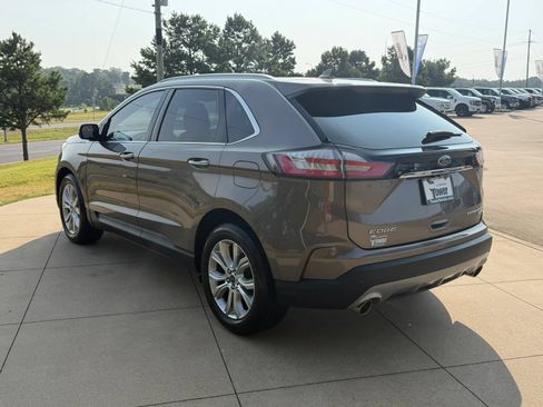 Used 2019 Ford Edge Titanium FWD image 4