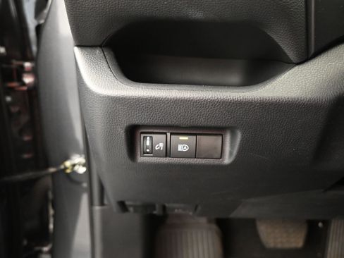 Used 2022 Toyota RAV4 XLE FWD image 18