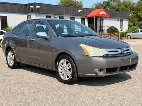 Used 2010 Ford Focus SEL FWD image 4