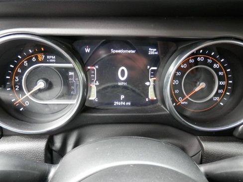 Used 2023 Jeep Gladiator Sport AWD/4WD image 22