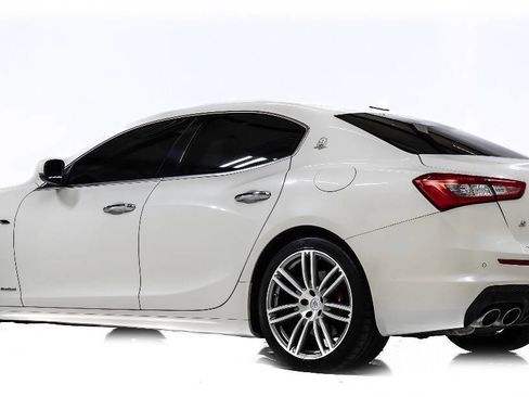 Used 2018 Maserati Ghibli S GranSport image 4