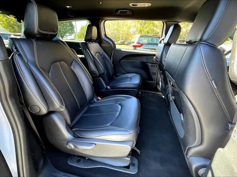 Used 2024 Chrysler Pacifica Limited FWD image 20