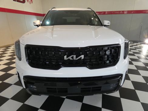 Used 2024 Kia Telluride AWD image 2