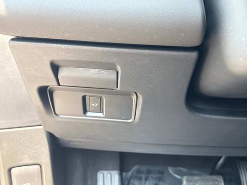 Certified 2025 Land Rover Range Rover Evoque S image 31