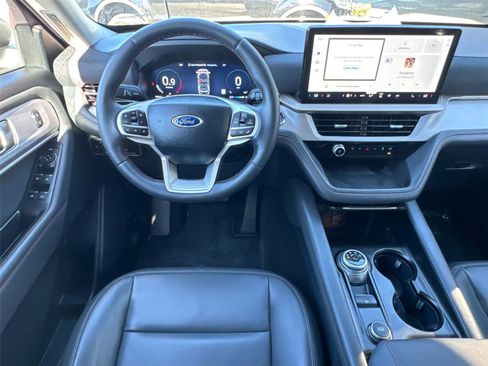 Used 2025 Ford Explorer Active w/ Active Comfort Package image 22
