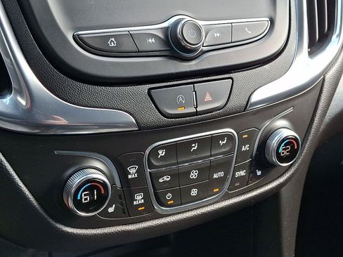 Used 2023 Chevrolet Equinox LT AWD/4WD image 16