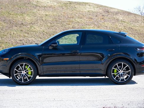 Certified 2025 Porsche Cayenne E-Hybrid Coupe image 9