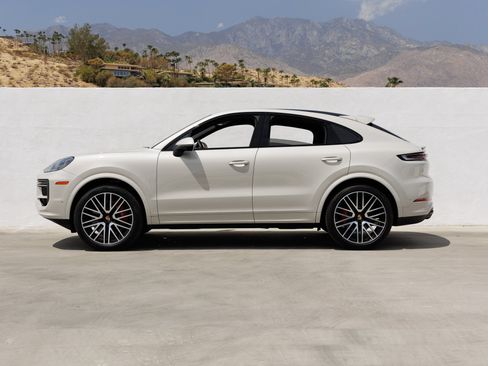 Certified 2025 Porsche Cayenne S AWD/4WD image 2