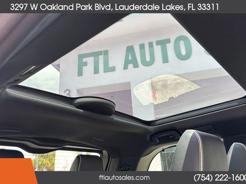 Used 2020 Land Rover Discovery HSE image 40