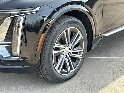 Used 2025 Cadillac Lyriq Luxury image 17