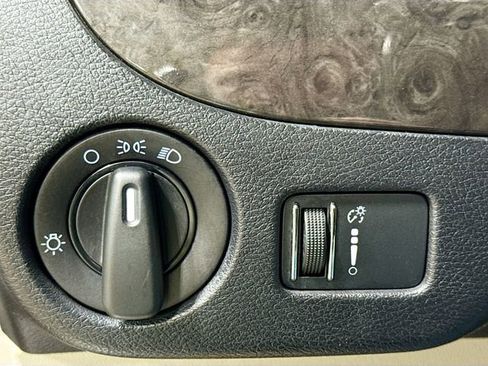 Used 2017 Dodge Grand Caravan SE w/ UConnect Hands-Free Group image 12