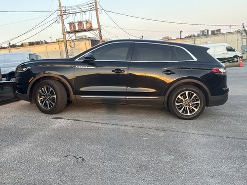 Used 2023 Lincoln Nautilus Reserve AWD/4WD image 2