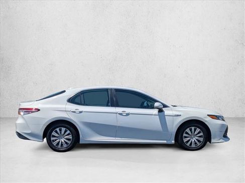 Used 2019 Toyota Camry LE FWD image 4