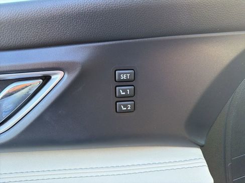 Used 2022 Subaru Ascent Limited w/ Technology Package image 26