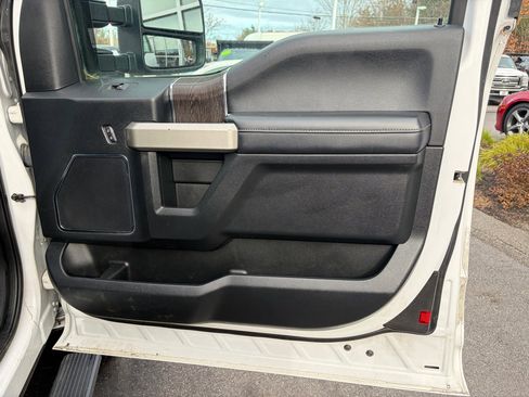 Used 2020 Ford F250 Lariat w/ Chrome Package image 40