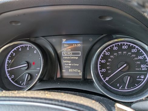 Used 2020 Toyota Camry SE FWD image 10