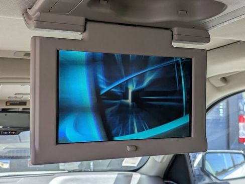 Used 2016 Chevrolet Suburban LTZ image 17