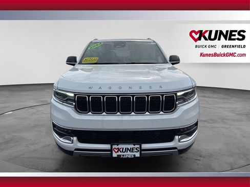 Used 2024 Jeep Wagoneer L Series II w/ Flexible Seating Group AWD/4WD image 12
