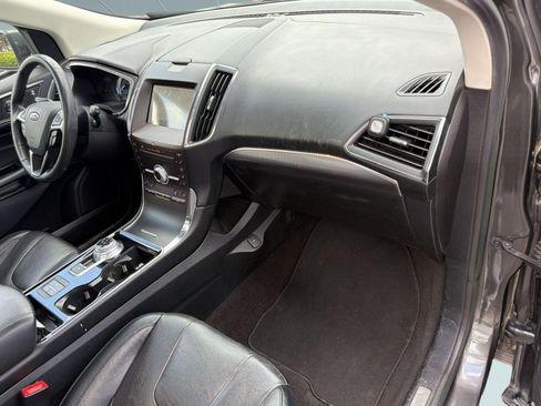Used 2019 Ford Edge Titanium w/ Equipment Group 301A FWD image 31