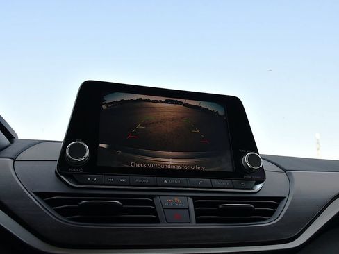 Used 2024 Nissan Altima 2.5 SV FWD image 16