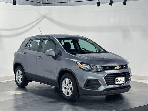 Used 2020 Chevrolet Trax LS FWD image 35