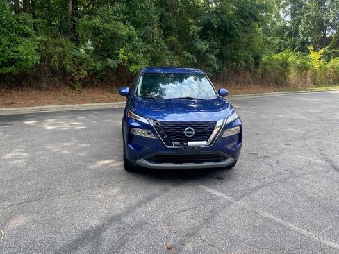 Used 2023 Nissan Rogue SV AWD/4WD image 2