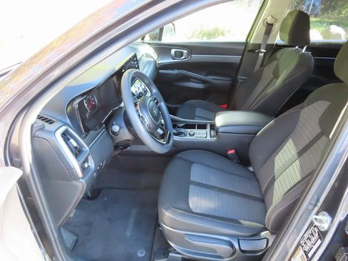 Used 2021 Kia Sorento LX image 21