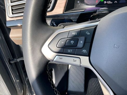 Certified 2025 Volkswagen Atlas SEL image 18