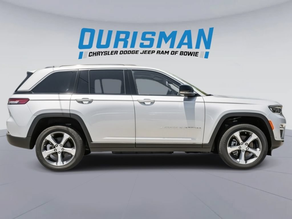 Used 2024 Jeep Grand Cherokee Limited 4xe w/ Luxury Tech Group II AWD/4WD image 3