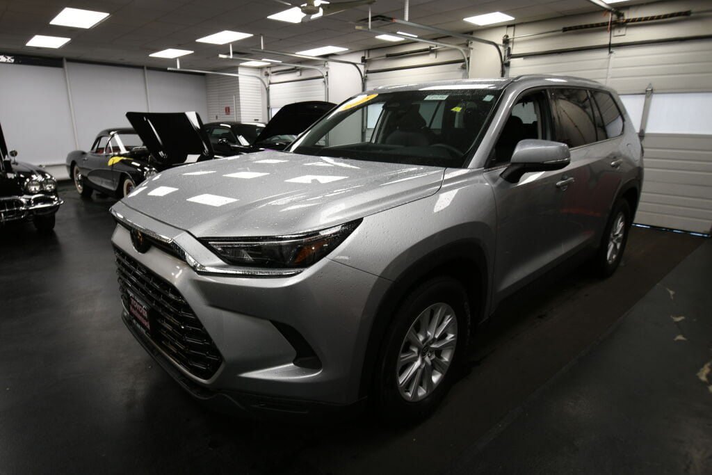Certified 2025 Toyota Grand Highlander AWD image 3