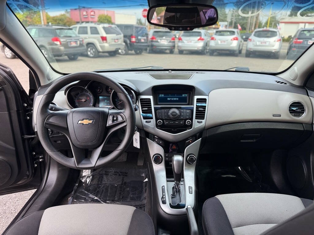 Used 2014 Chevrolet Cruze LS FWD image 13