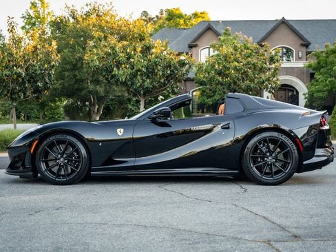 Used 2022 Ferrari 812 GTS RWD image 2