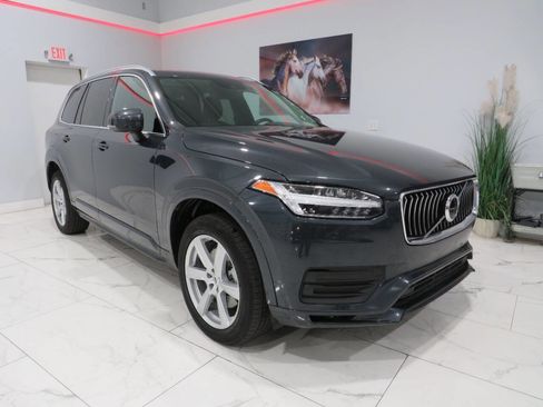 Used 2022 Volvo XC90 T5 Momentum AWD/4WD image 2