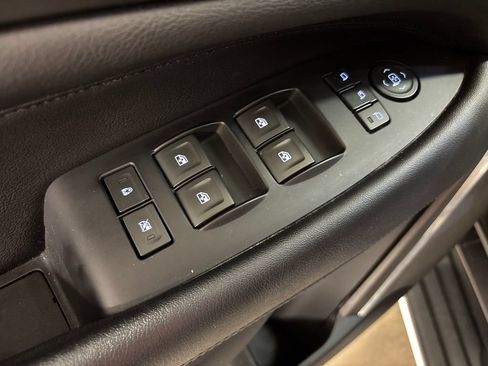 Used 2018 Cadillac Escalade Premium Luxury RWD image 23