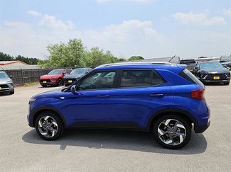 Used 2024 Hyundai Venue Limited FWD video 2