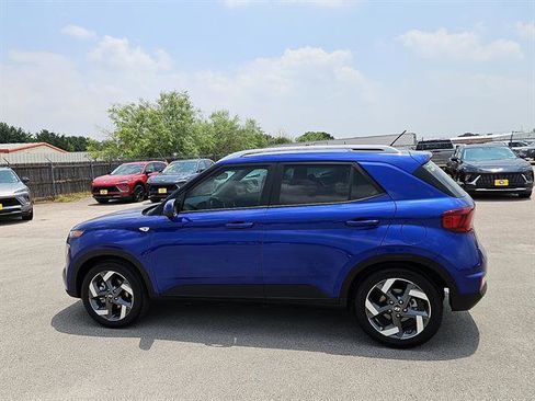 Used 2024 Hyundai Venue Limited FWD image 2