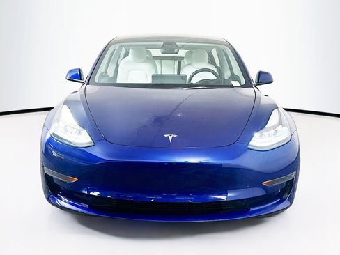 Used 2023 Tesla Model 3 Standard Range image 2