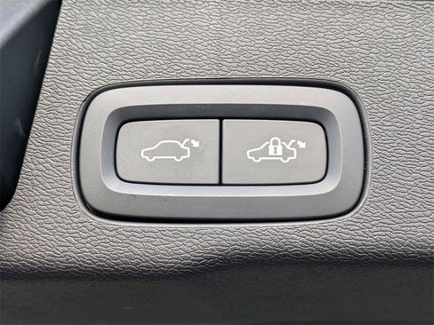 Certified 2023 Volvo XC60 B5 Ultimate w/ Protection Package Premier image 14