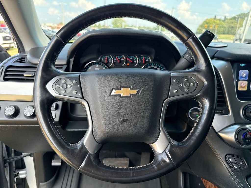 Used 2018 Chevrolet Suburban Premier AWD/4WD image 18