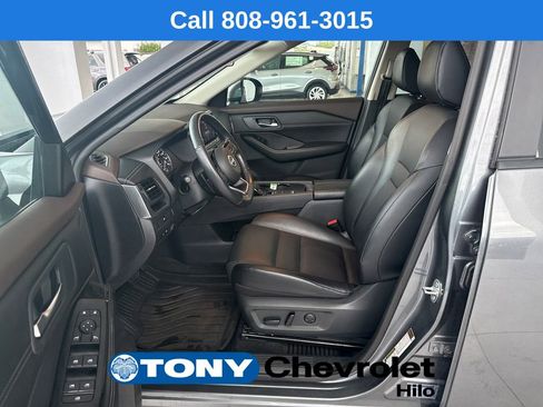 Used 2023 Nissan Rogue SV w/ SV Premium B Package FWD image 9