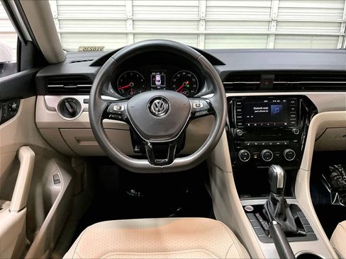 Used 2021 Volkswagen Passat 2.0T SE w/ Luggage Net & Mats Package image 7
