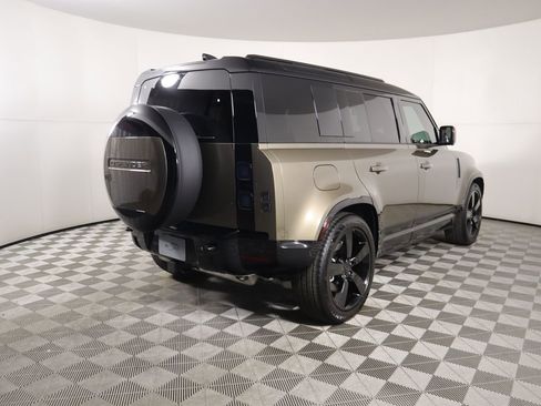 New 2026 Land Rover Defender 110 X-Dynamic SE image 5