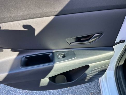 Certified 2025 Hyundai Elantra Sport image 22